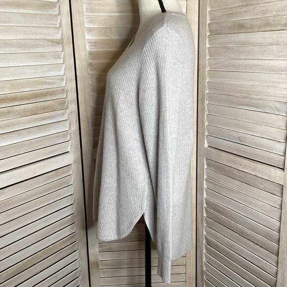 Saks Fifth Avenue Pale Heather Gray Waffle Ribbed Shirttail Cashmere Sweater XL - Picture 3 of 8